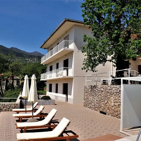 Kadmen Apartman Ika